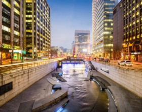 Cheonggyecheon: Trải nghiệm không gian xanh giữa lòng Seoul