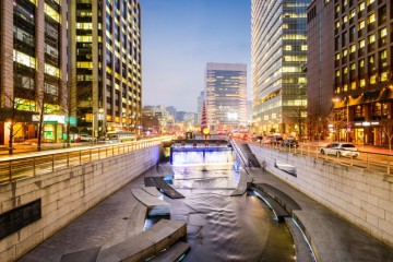 Cheonggyecheon: Trải nghiệm không gian xanh giữa lòng Seoul