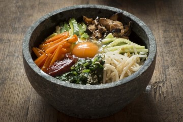 Thưởng thức Bibimbap - Món cơm trộn đặc sắc của Hàn Quốc