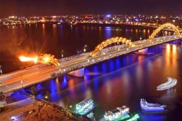 Cầu Rồng Đà Nẵng phun lửa phun nước ba ngày tết
