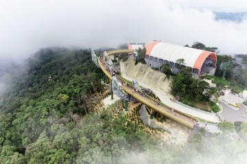 Khám phá vẻ đẹp Cầu Vàng Bà Nà Hills