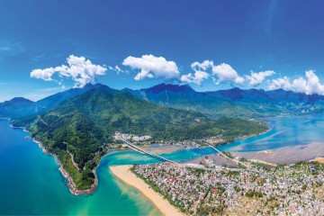 Khám phá vẻ đẹp Vịnh Lăng Cô Xứ Huế
