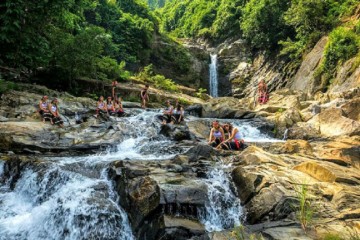 Tham quan thác nước Ví Trà My