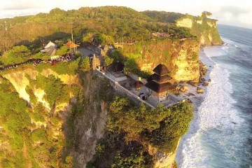 Tham quan đền Uluwatu Bali