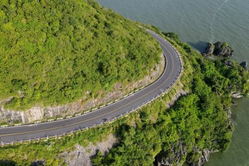 Khám phá tuyến đường xuyên đảo Cát Bà