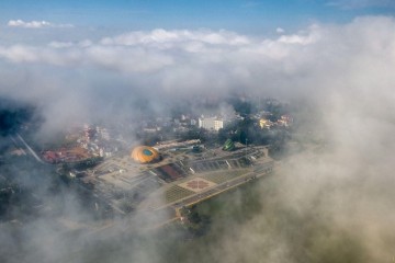 Khám phá thành phố mờ sương