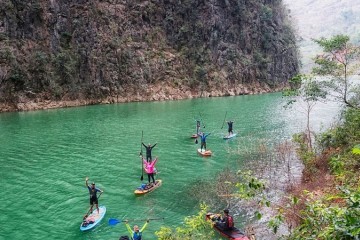 Khám vẻ đẹp trên dòng sông Nho Quế