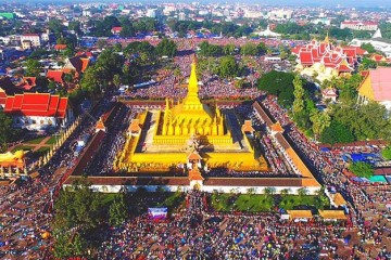Tham dự lễ hội Boun Thatluang tại Lào