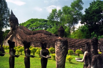 Tham quan vườn tượng phật ở Lào
