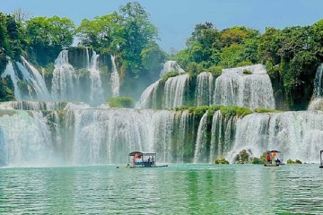 Hang Sơn Đoòng và thác Bản Giốc điểm đến hút khách