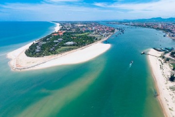 Biển Nhật Lệ: Sắc Nước Trời Nam Gọi Mời Mùa Hè Rực Rỡ