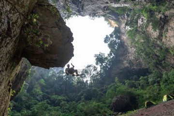 Hố sụt Kong Quảng Bình
