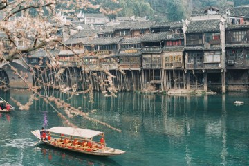 Tham quan Phượng Hoàng Cổ Trấn 