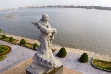 Tượng đài mẹ Suốt - Nơi gửi gắm hồn thiêng Quảng Bình