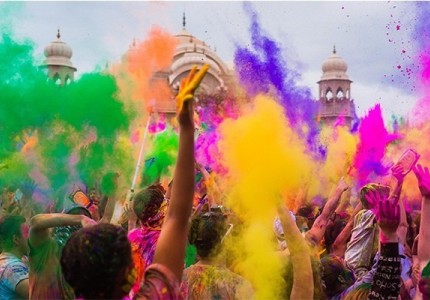 Lễ Hội Holi Rực Rỡ Sắc Màu Nhất Ấn Độ