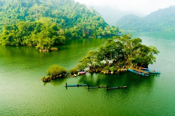 Hồ Ba Bể - Viên Ngọc Xanh Giữa Lòng Bắc Kạn