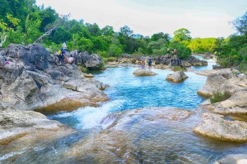 Khám Phá Khe Nước Lạnh Hoang Sơ Ở Quảng Bình