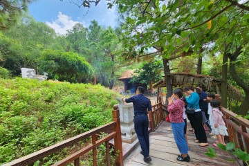 Viếng thăm mộ Đại tướng Võ Nguyên Giáp - Hành trình tri ân anh hùng dân tộc