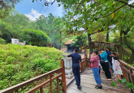 Viếng thăm mộ Đại tướng Võ Nguyên Giáp - Hành trình tri ân anh hùng dân tộc
