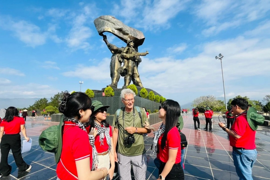 Tour du lịch Âm vang Điện Biên 3 ngày 2 đêm tặng cờ đỏ sao vàng