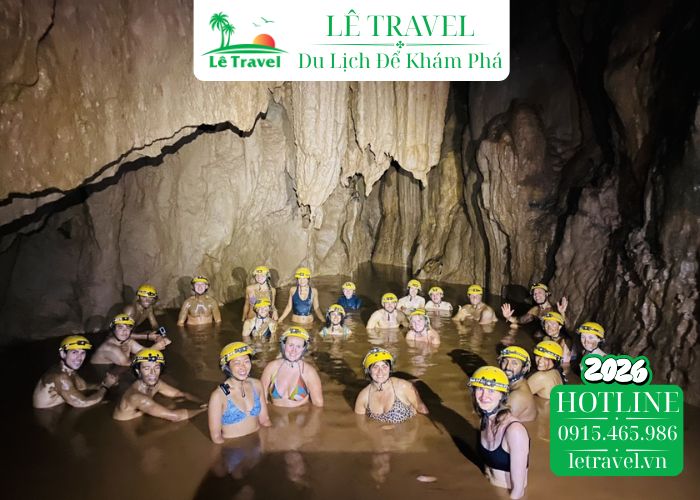 Lý do đồ bơi là trang phục bắt buộc khi thám hiểm Hang Tối