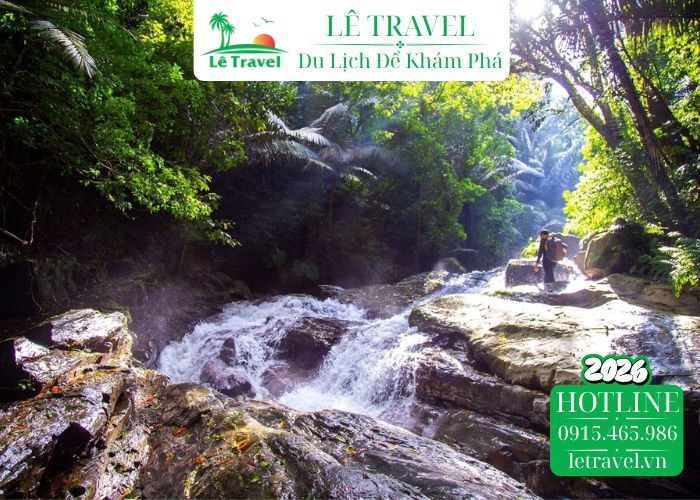 Thời điểm lý tưởng để hòa mình vào dòng thác mát lạnh
