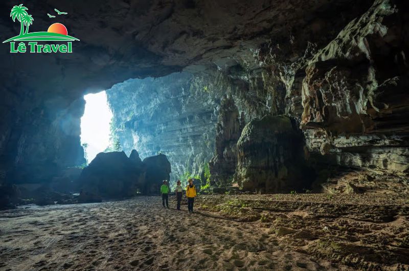 Vẻ đẹp hoang sơ của Hang Tiên Quảng Bình