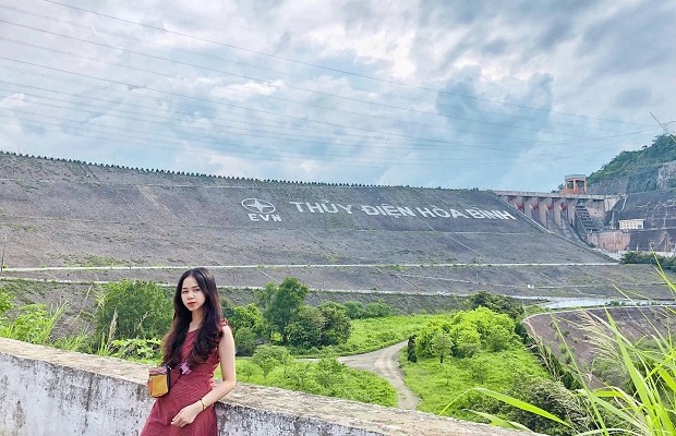 Check-in tại thủy điện Hòa Bình