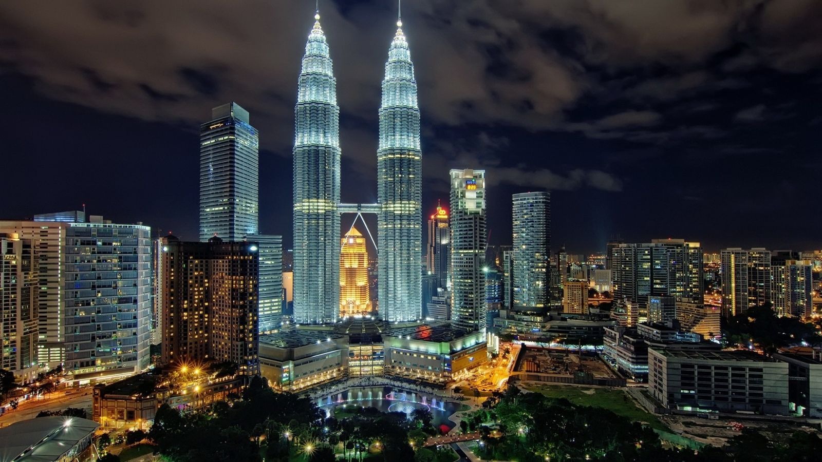 Tháp đôi Petronas - Biểu tượng của đất nước Malaysia