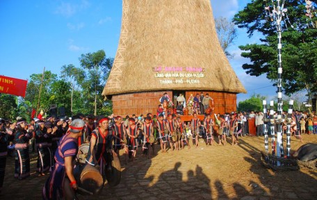 5 ngôi nhà rông hút khách Tây Nguyên