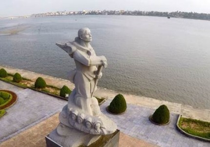 Tượng đài mẹ Suốt - Nơi gửi gắm hồn thiêng Quảng Bình