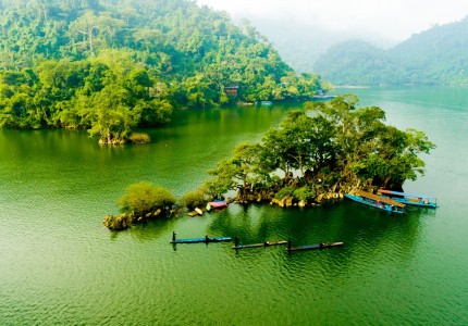 Hồ Ba Bể - Viên Ngọc Xanh Giữa Lòng Bắc Kạn