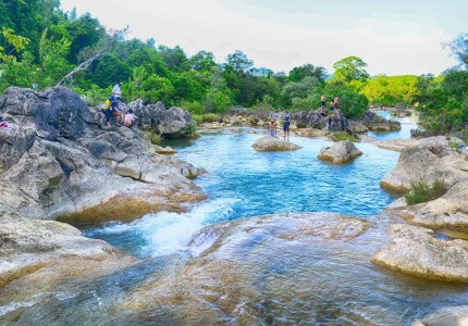 Khám Phá Khe Nước Lạnh Hoang Sơ Ở Quảng Bình