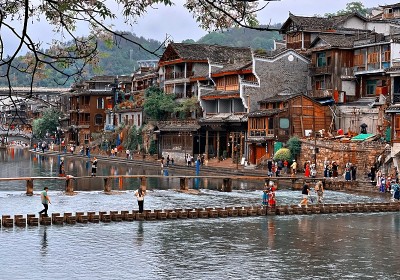 Tour Trung Quốc: Đập Tam Hiệp – Phượng Hoàng Cổ Trấn – Trương Gia Giới – Nghi Xương 6 Ngày 5 Đêm