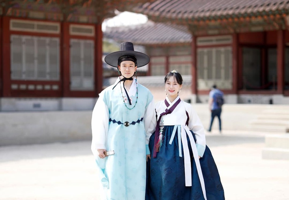 Trang phục truyền thống Hanbok là điều nổi bật