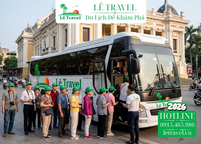 Xe ô tô và hướng dẫn viên đón Quý khách tại điểm hẹn Nhà hát lớn