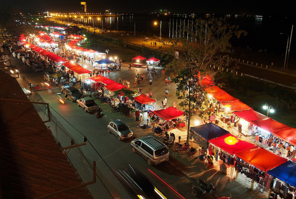 Chợ đêm ở Lào