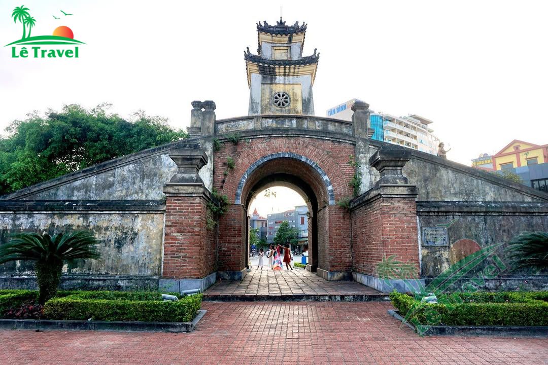Di tích lịch sử Quảng Bình Quan
