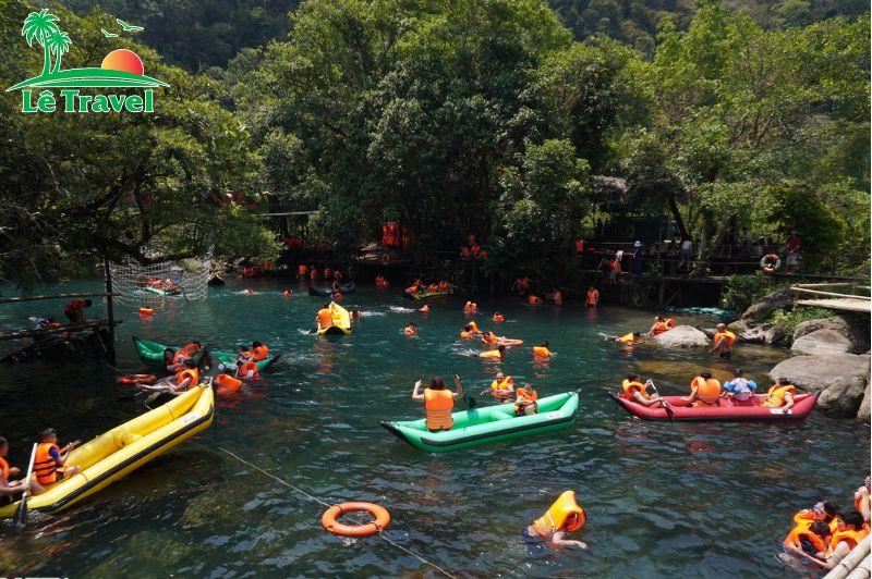 Chèo thuyền Kayak tại Phong Nha Kẻ Bàng