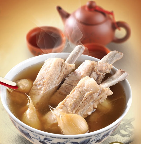 Thưởng thức món sườn trà Bak Kut Teh