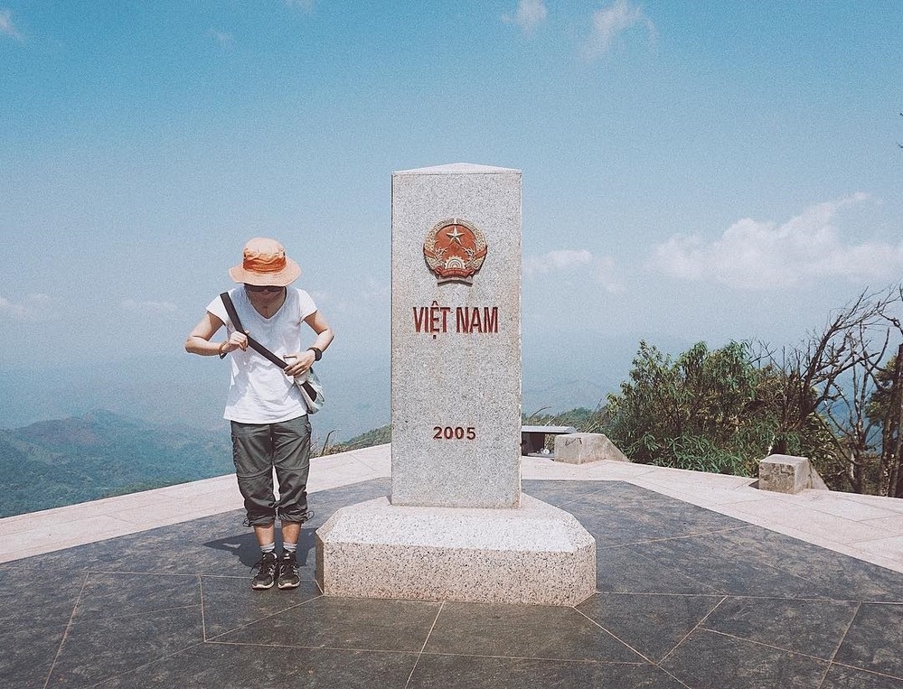 Check-in tại cột mốc ngã ba biên giới