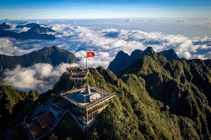 Chinh phục ngọn núi cao nhất Việt Nam