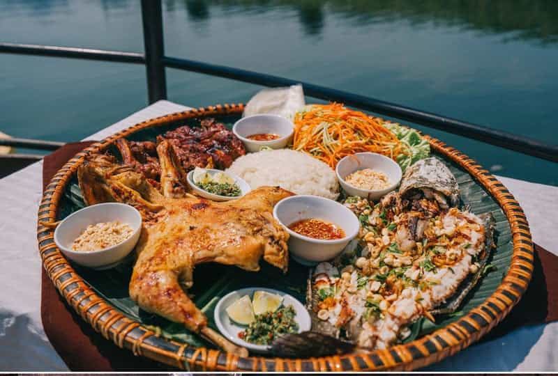 Thưởng thức ẩm thực đặc trưng quảng bình