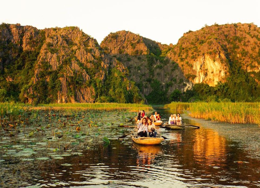 Trải nghiệm đi thuyền trên Đầm Vân Long - Ninh Bình