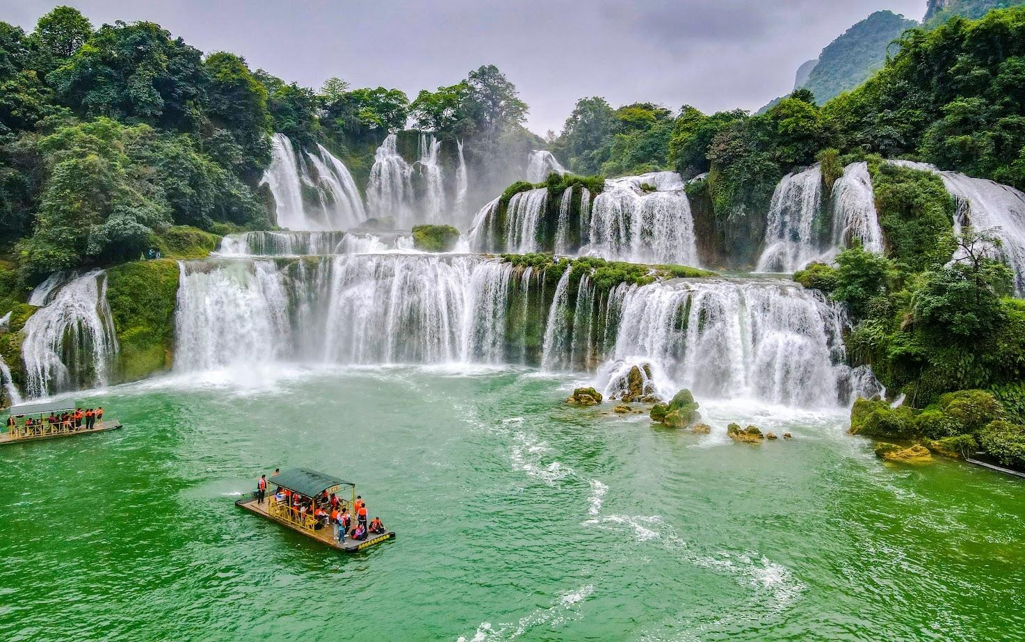 Thăm quan thác Bản Giốc - Cao Bằng