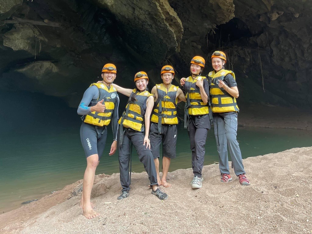 Du lịch khám phá hang Pygmy tại Quảng Bình