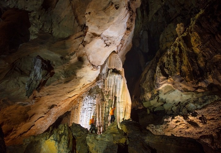 Vẻ đẹp hấp dẫn của hang Chà Lòi